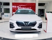 VinFast Lux A2.0 bung lụa chiếm gần trọn thị phần sedan hạng sang